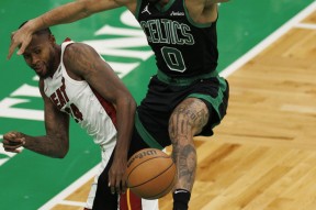 爱游戏-包含重磅！转会期新疆广汇调整名单以备亚冠德布劳内在老鹰比赛中逆转，波士顿凯尔特人赛后调整名单的词条